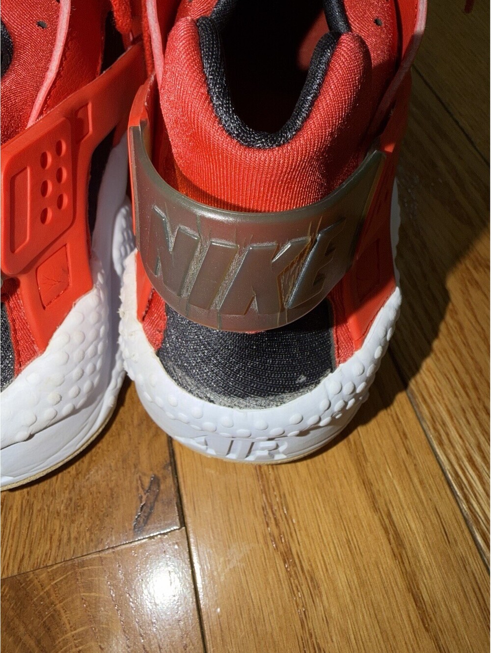 Size 10 US MEN’S Nike Air Huarache Men’s Habanero Red & White Athletic Running - Picture 3 of 10